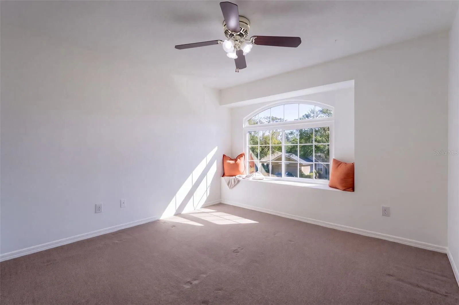 Secondary bedroom with reading nook