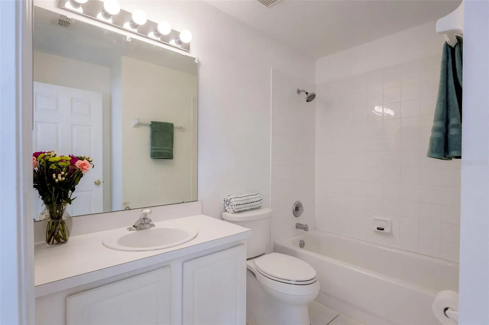 Upstairs hall bath