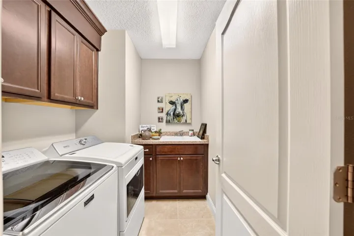 Laundry Room with Wet Sink and Cabinets