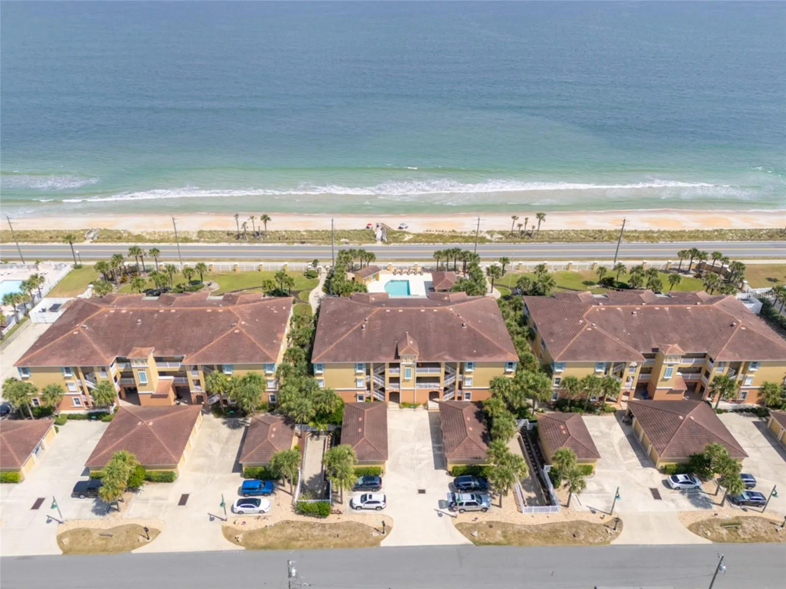 CONDO MIDDLE BUILDING TOP RIGHT CORNER
