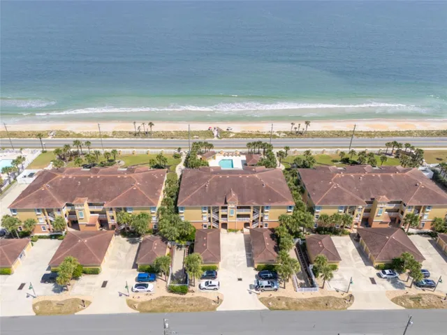 CONDO MIDDLE BUILDING TOP RIGHT CORNER