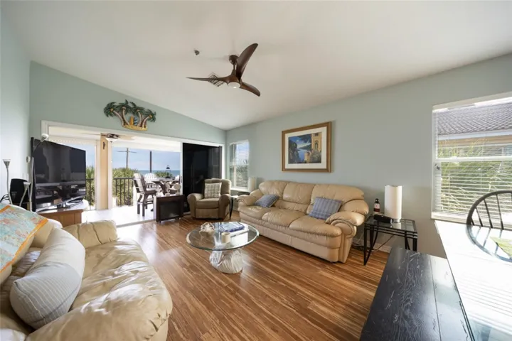 Large High Ceiling Livingroom