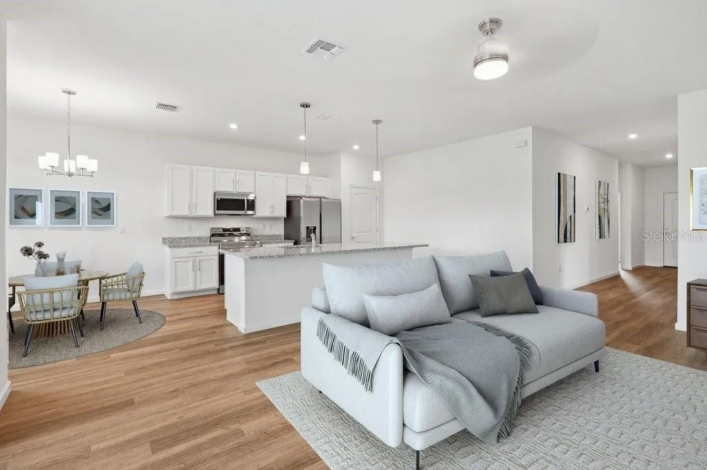 Living Room / Dining