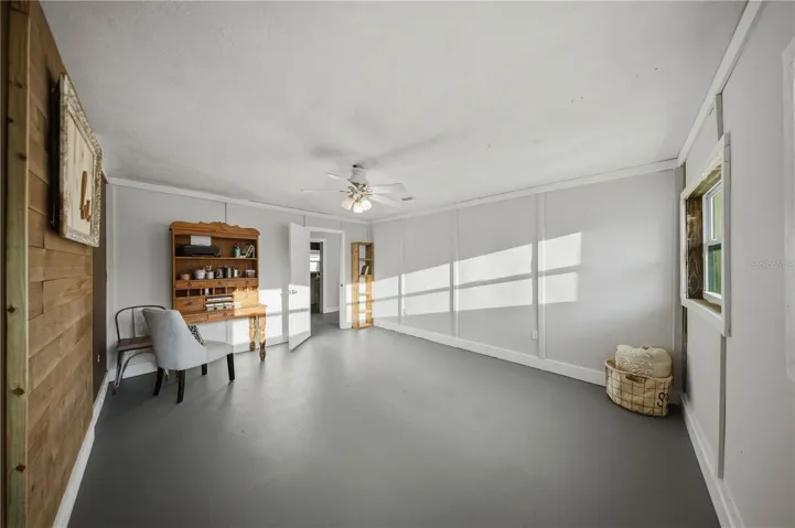 Bonus room (no closet)