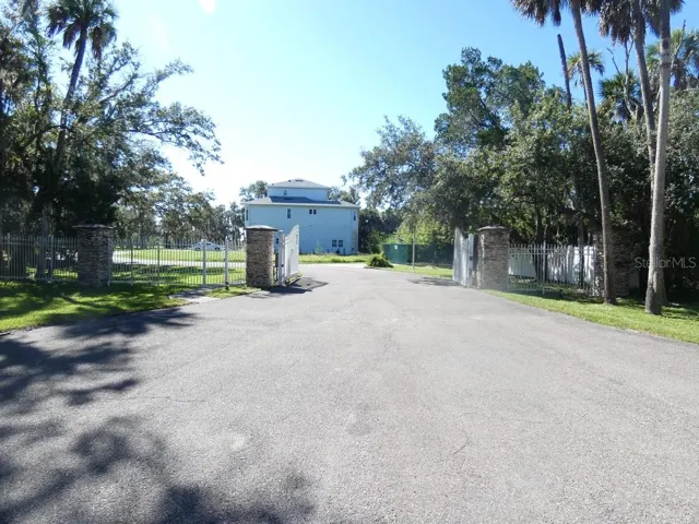 Gate
