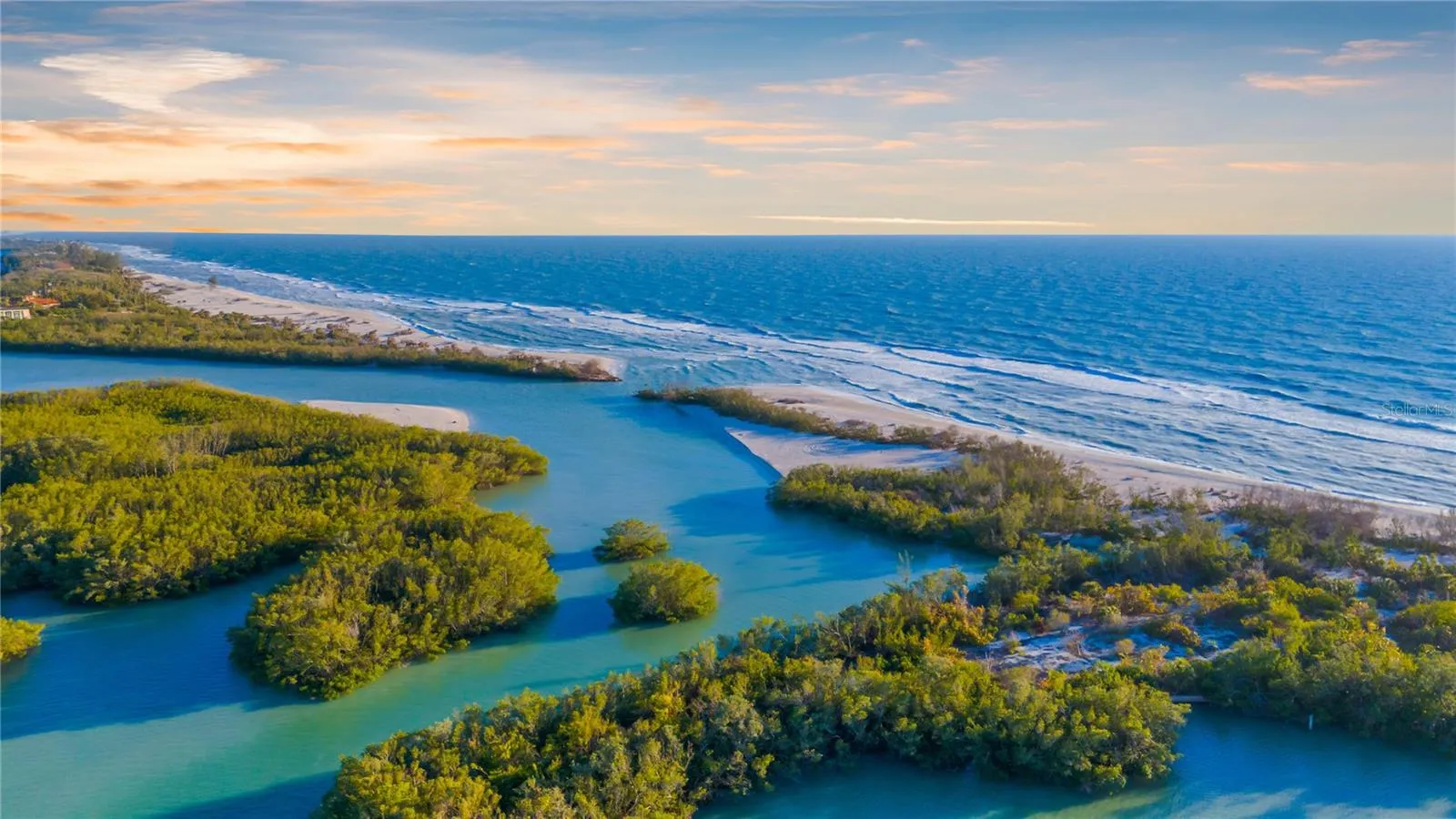 Experience the remarkable convergence of the Gulf, Little Sarasota Bay &amp; Blind Pass Lagoon.