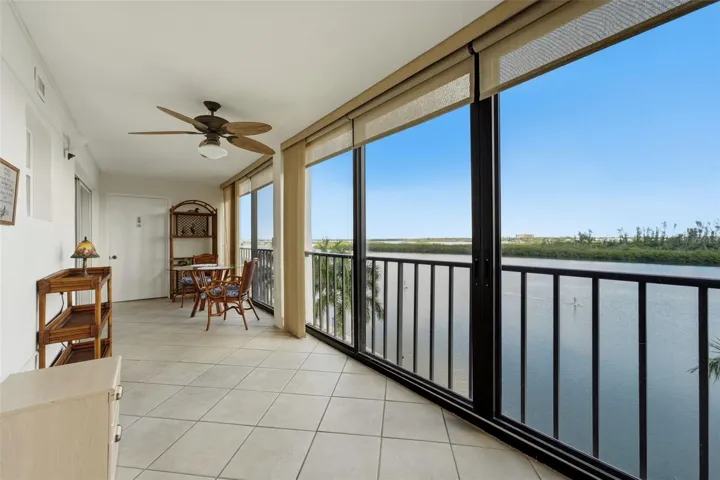Enjoy sunrise with morning coffee, sunset cocktails and waterfront views from the lanai.