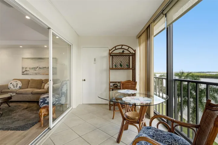 Lanai dining area overlooking the surrounding waters and Jim Neville Marine Preserve.