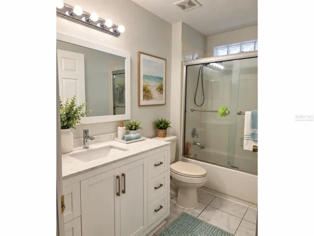 Virtually Staged - 2nd Bathroom