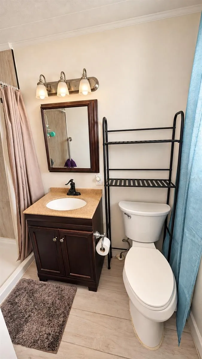 Main Bedroom Bathroom
