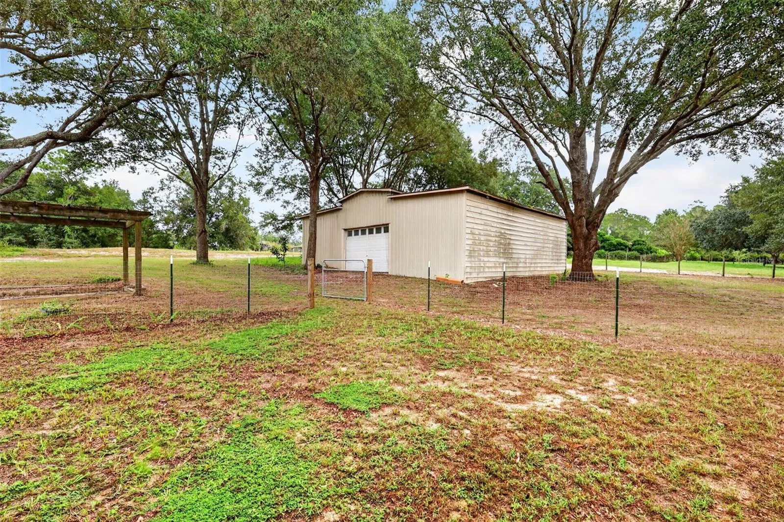 Barn 40'x40'
