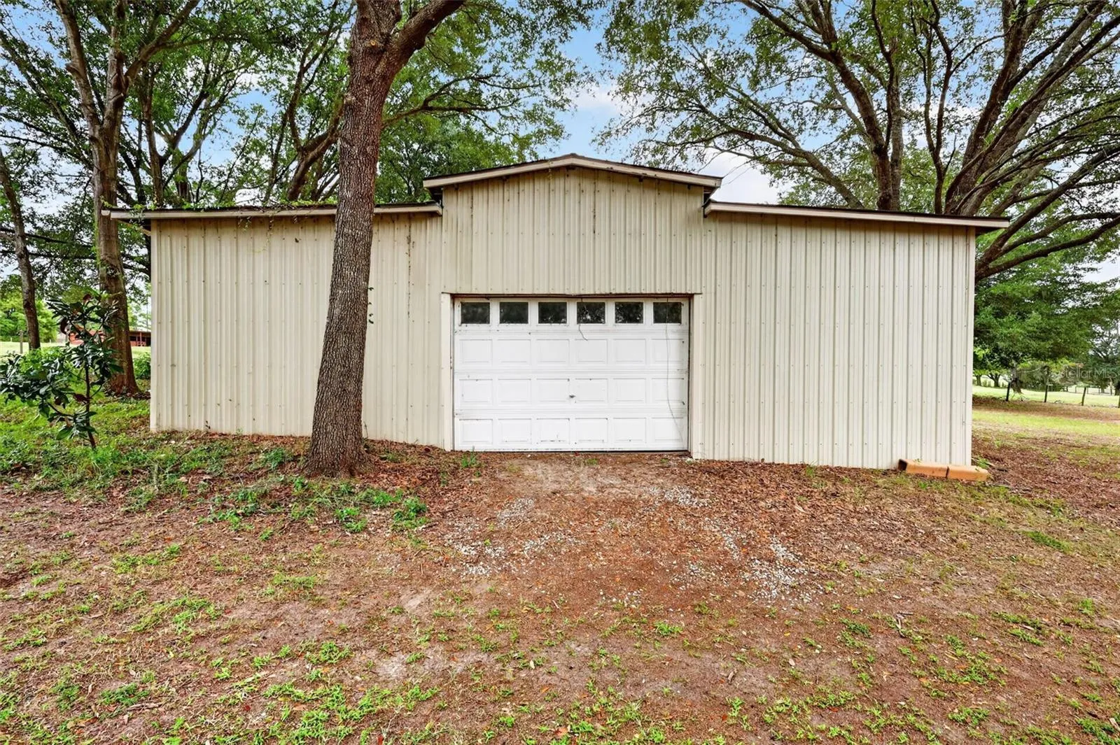 Barn 40'x40'