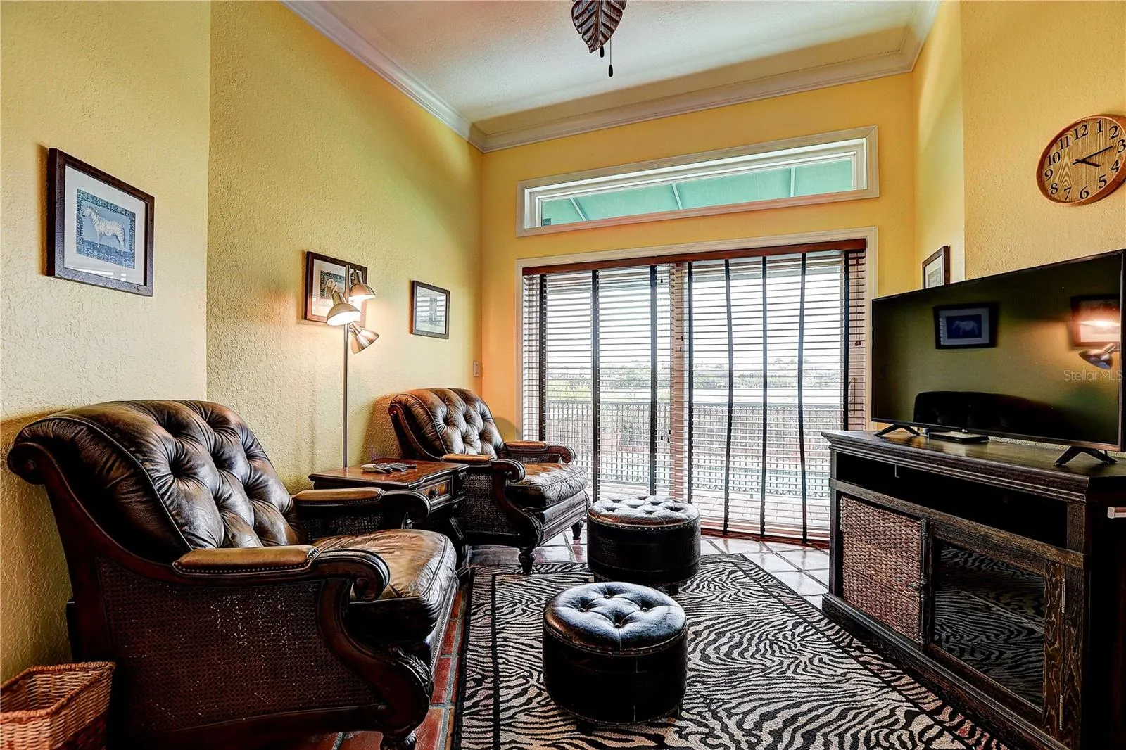 1st Floor ensuit lounge