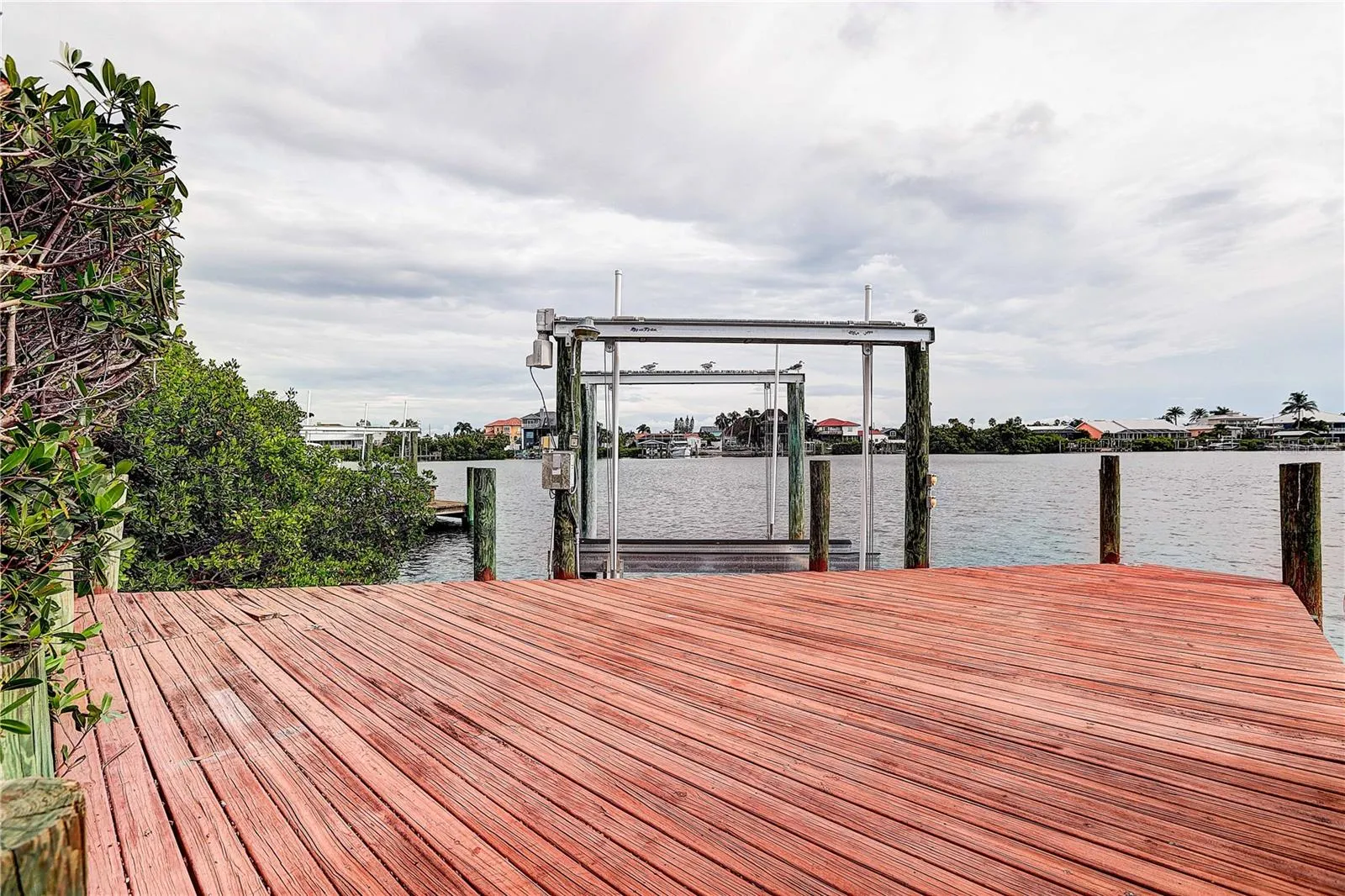 25' x 25' Dock Space
