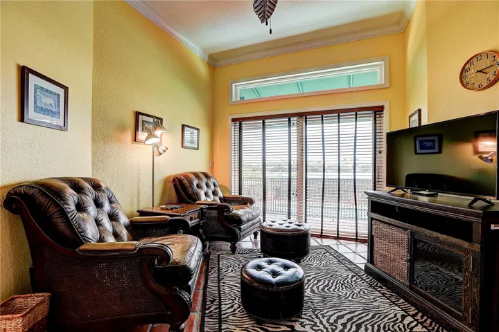 1st Floor ensuit lounge