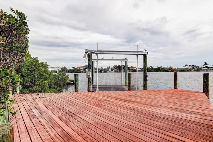 25' x 25' Dock Space