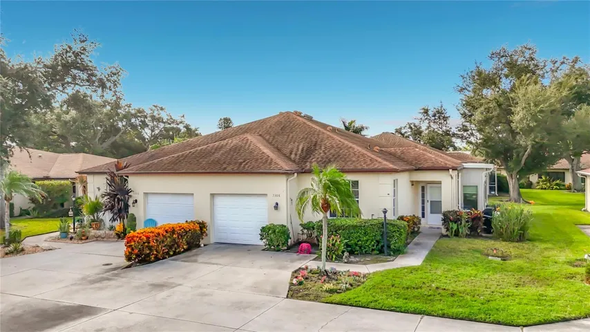 Paired maintenance-free villa (roofs included) in Vivienda II.