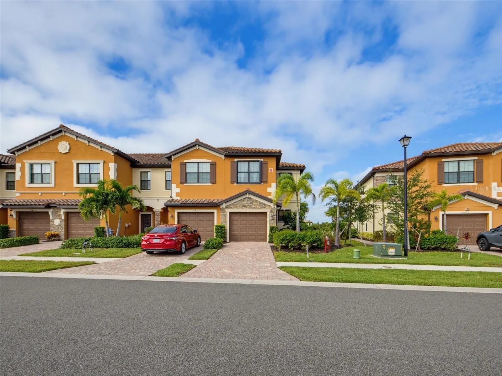 End unit townhome