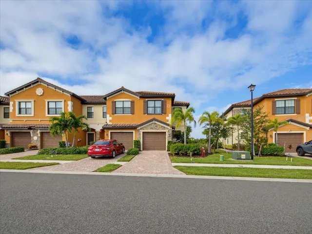 End unit townhome