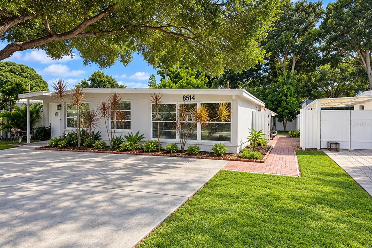 No HOA provides additional flexibility for homeowners.