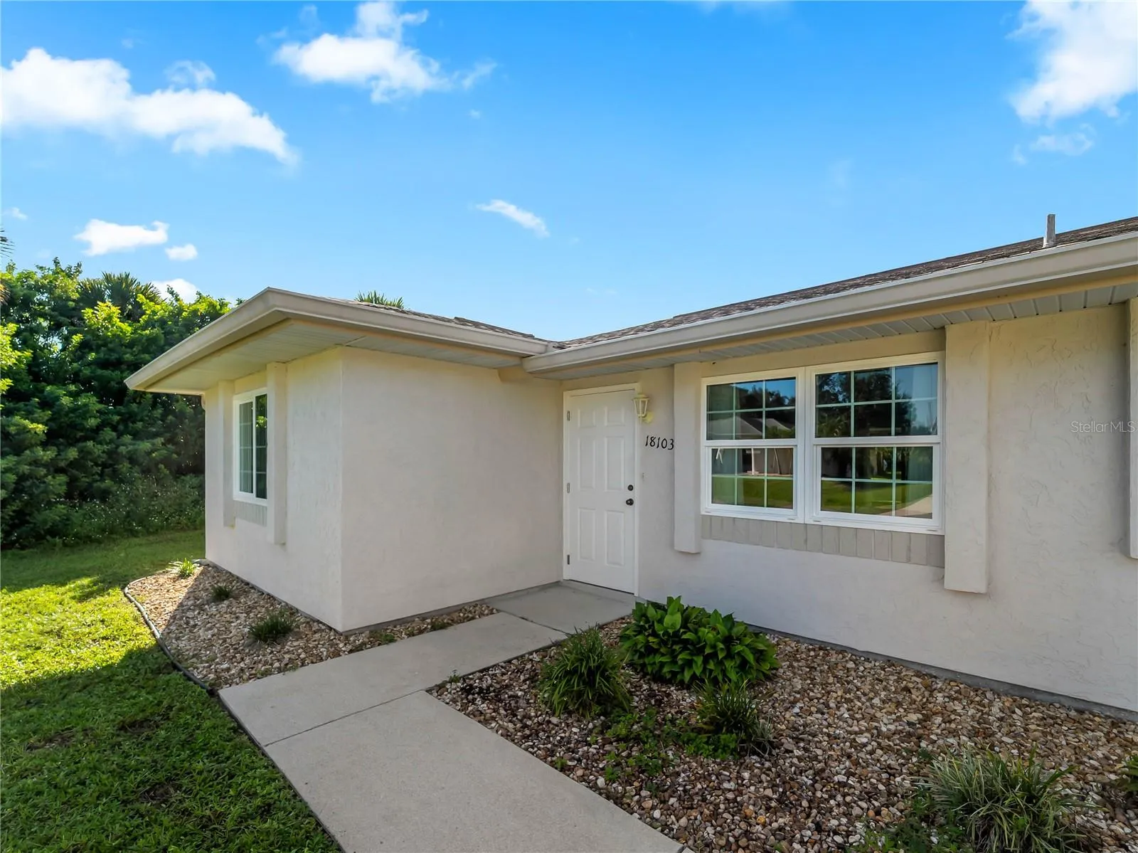 FrontExterior_18103WindsweptAvenue_PortCharlotte_Landscaping_Corner.jpg