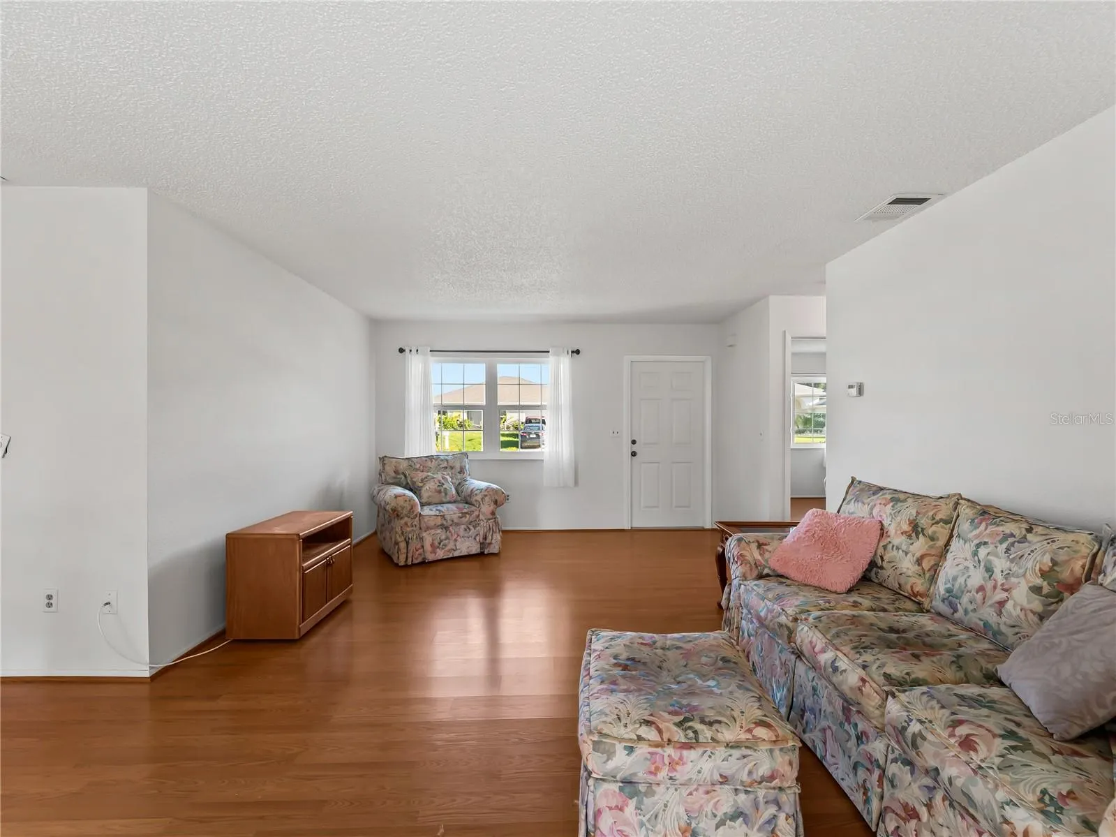 LivingRoom_18103WindsweptAvenue_PortCharlotte_NaturalLight_Corner.jpg