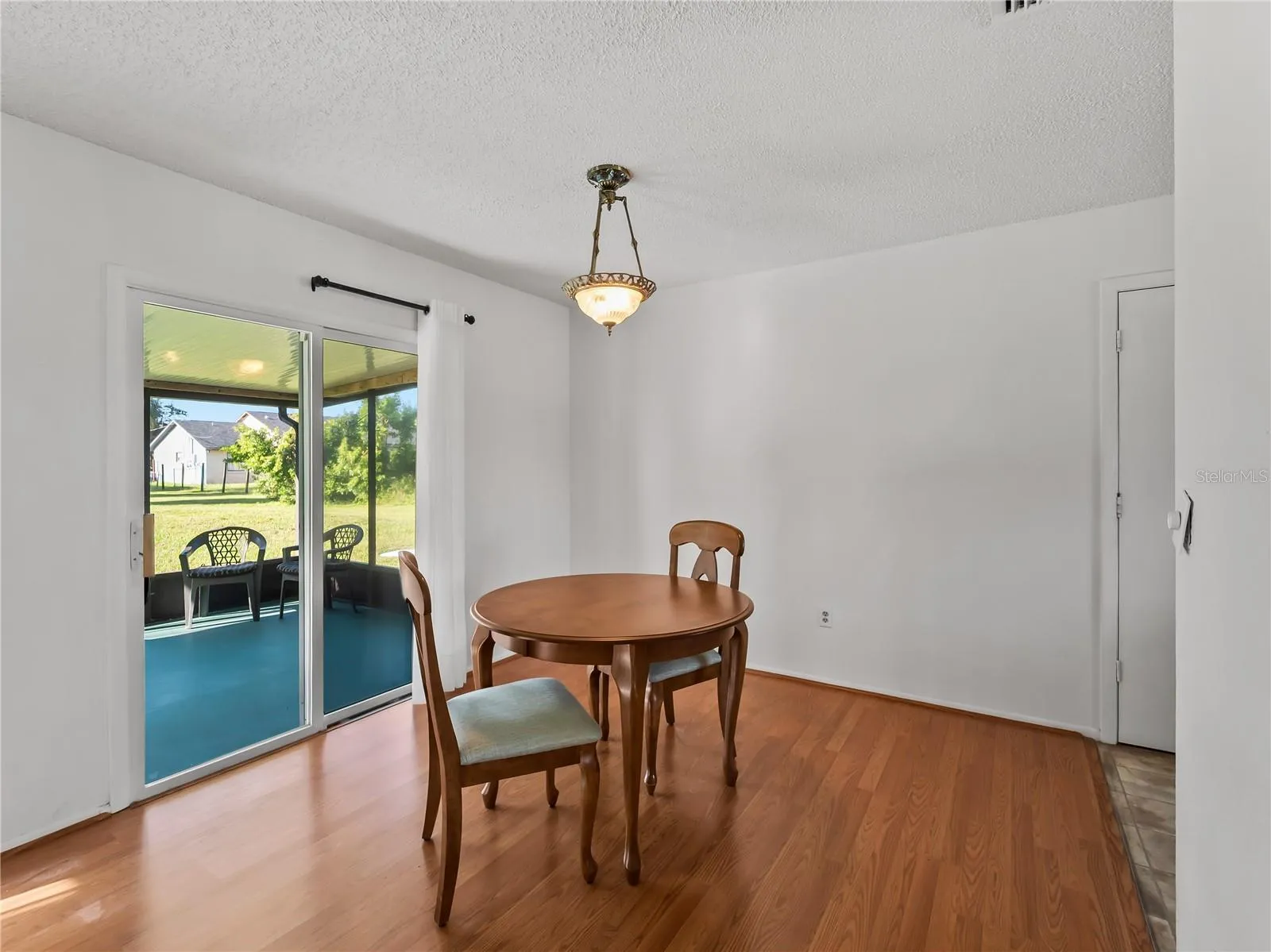 DiningRoom_18103WindsweptAvenue_PortCharlotte_NaturalLight_WindowView.jpg