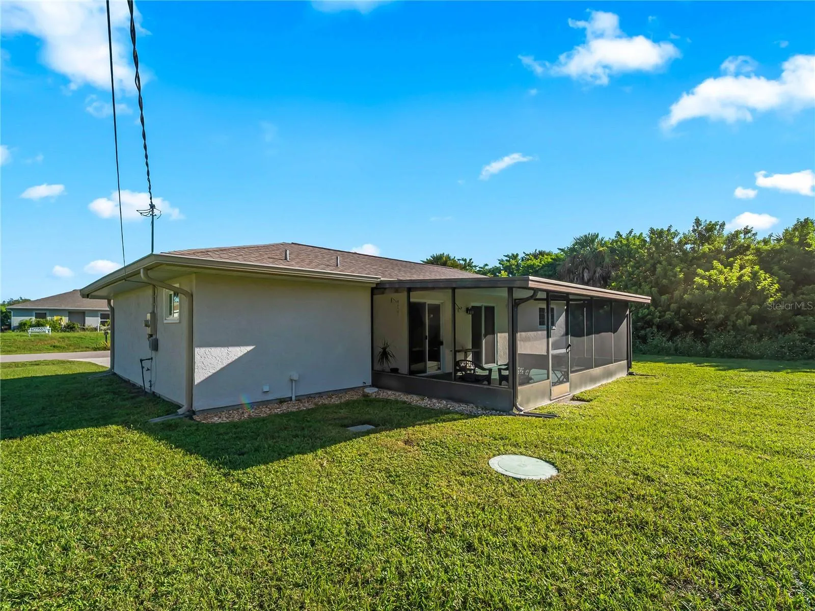 RearExterior_18103WindsweptAvenue_PortCharlotte_ScreenedLanai_Corner.jpg