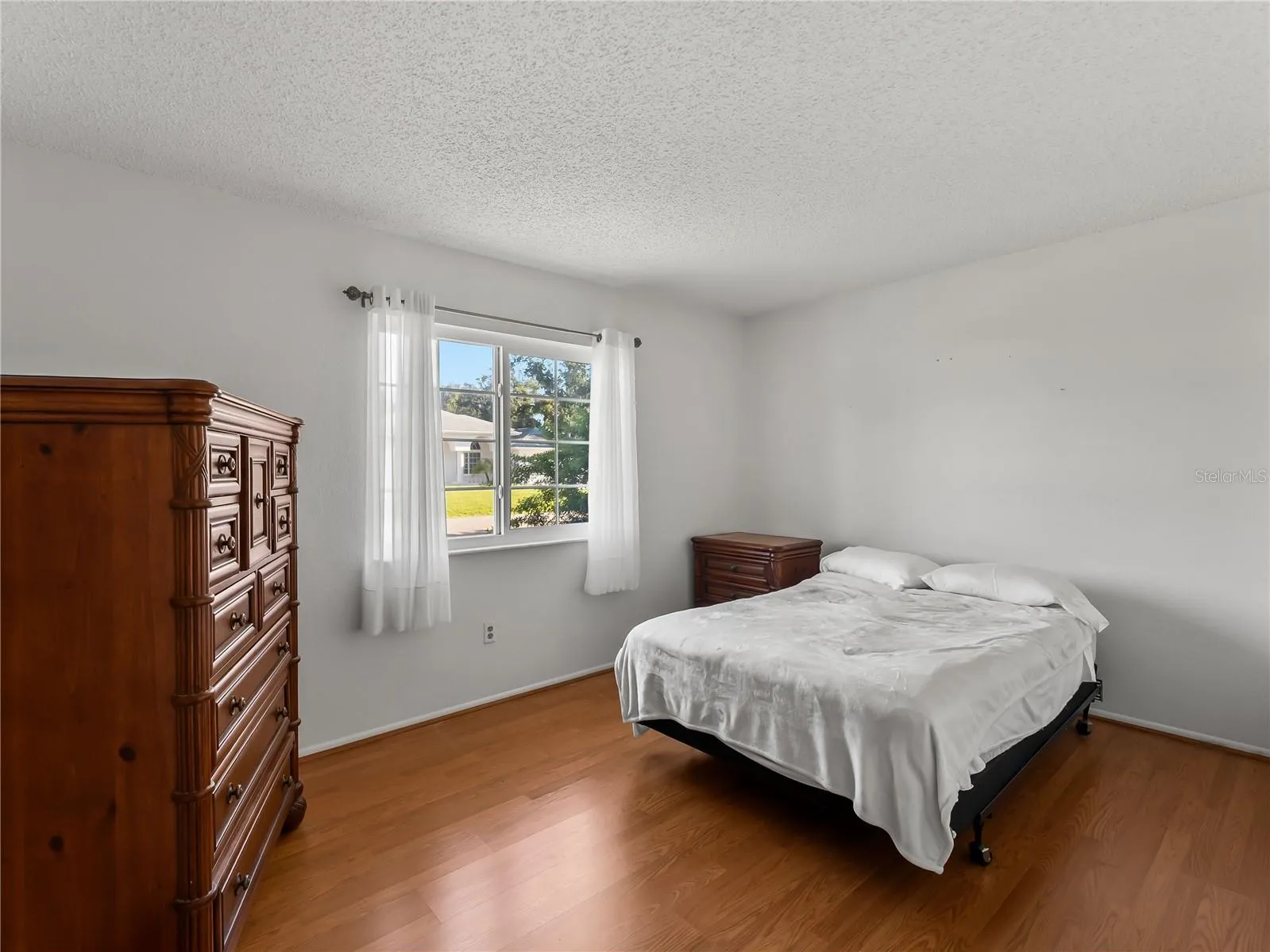 Bedroom_18103WindsweptAvenue_PortCharlotte_NaturalLight_WindowView.jpg