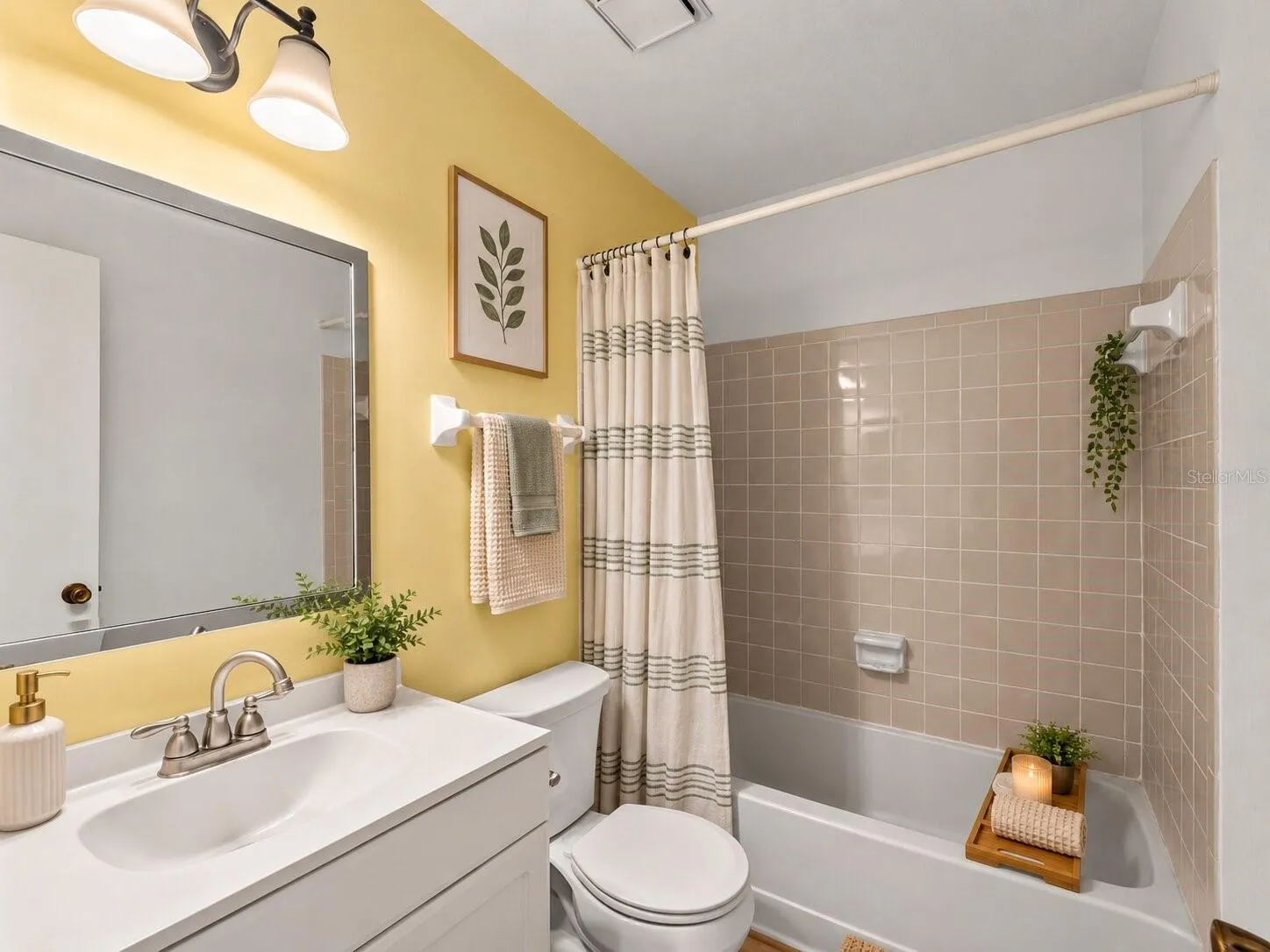 (Edited) Bath_18103WindsweptAvenue_PortCharlotte_CleanFinish_Corner.jpg