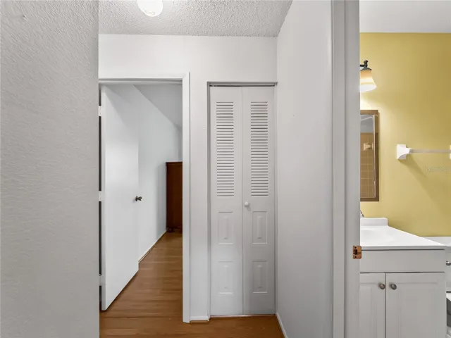 Bath_18103WindsweptAvenue_PortCharlotte_CleanFinish_Entry.jpg