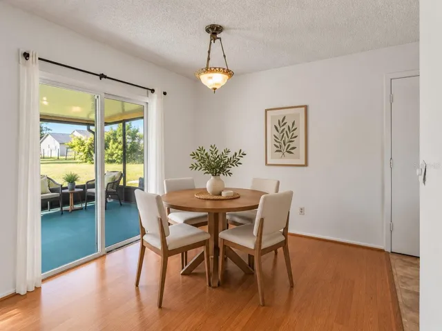 (Edited) DiningRoom_18103WindsweptAvenue_PortCharlotte_NaturalLight_WindowView.jpg