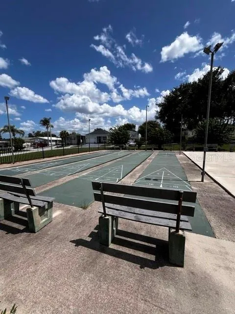 Shuffle board