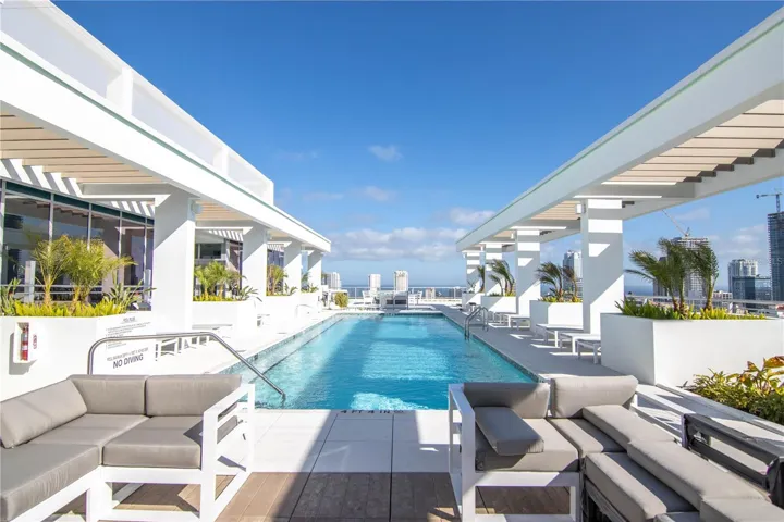 Saltwater and heated pool with hot tub