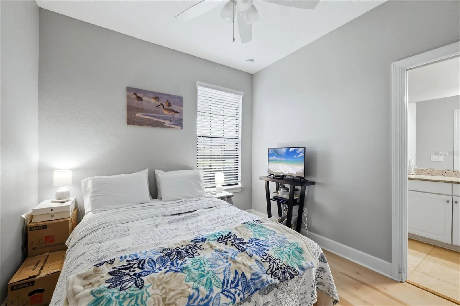 2nd bedroom access to 2nd bath