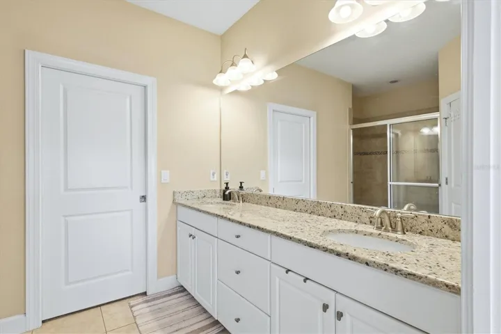 Primary en-suite, double vanities