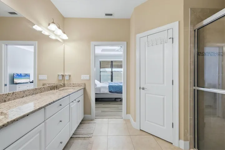 Primary en-suite