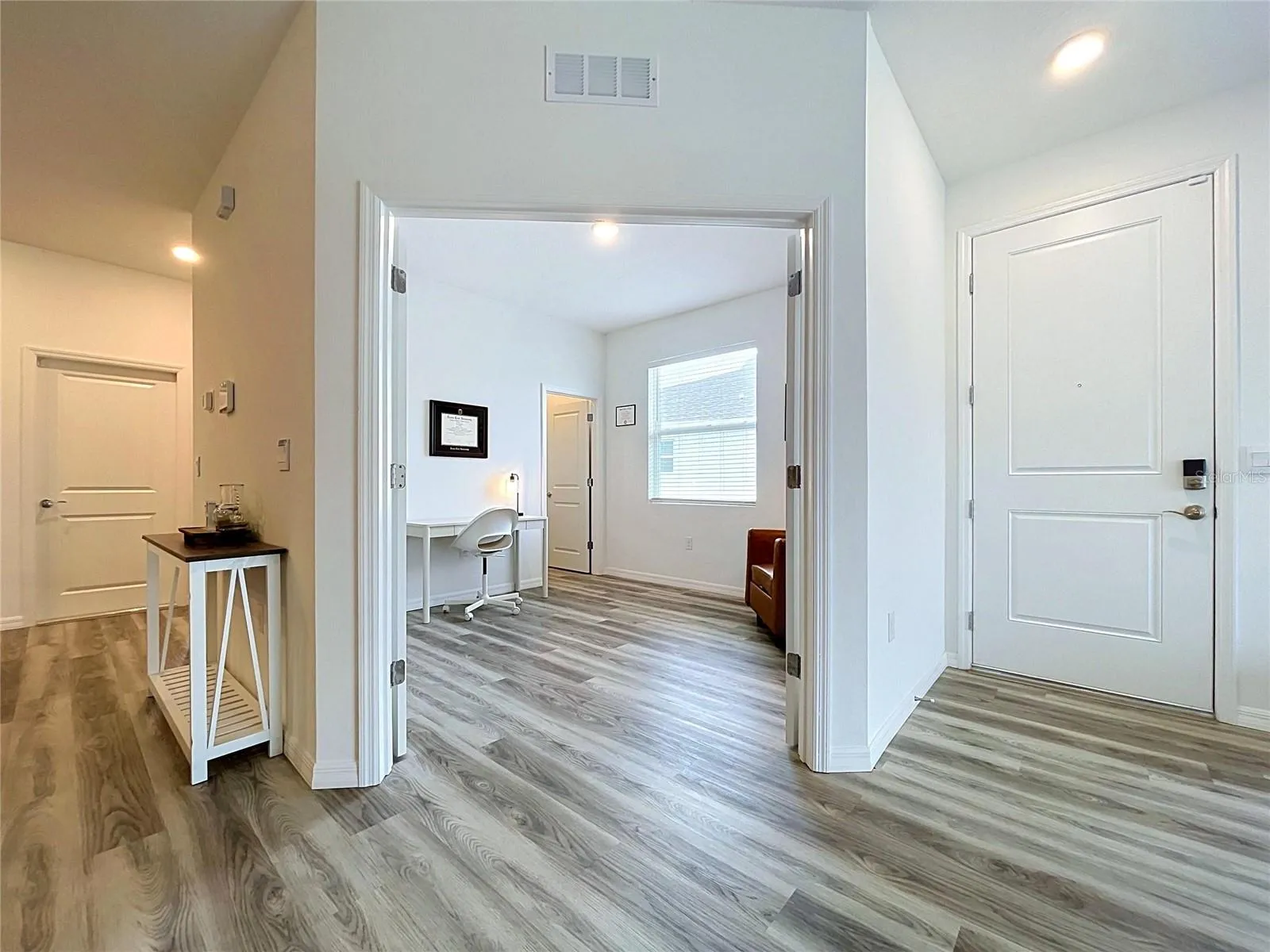 FLEX SPACE/OFFICE/3RD BEDROOM