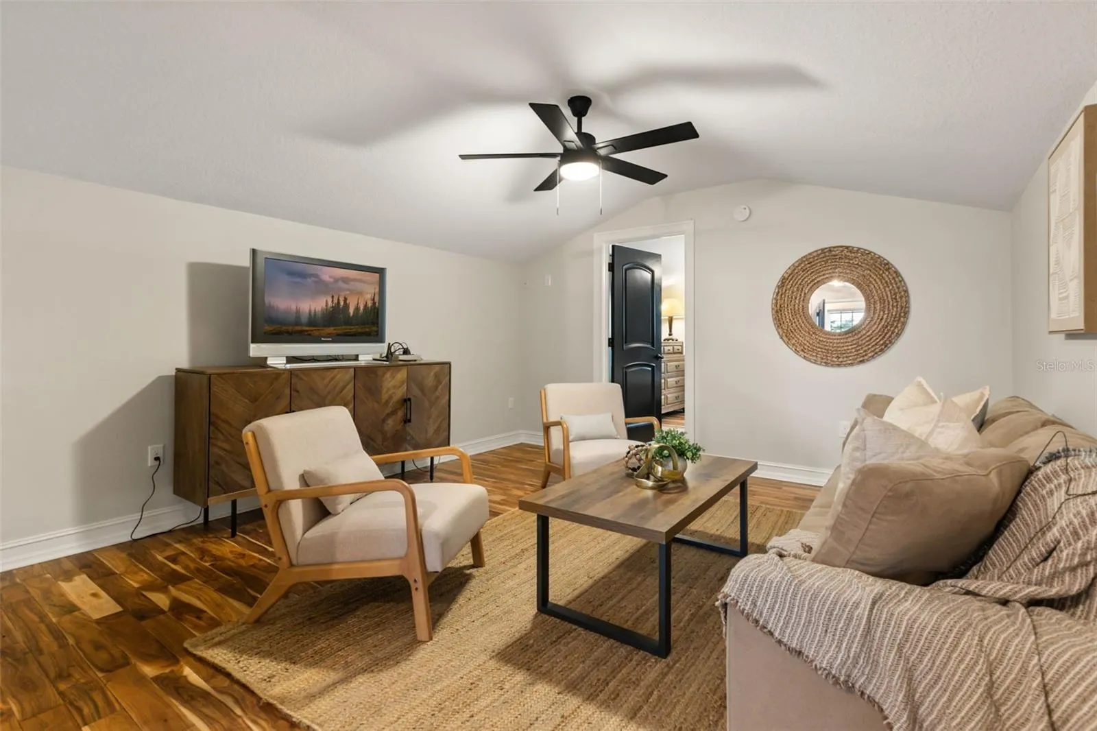 Guest room living
