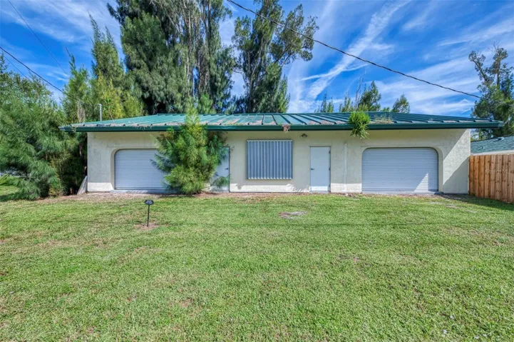 Detached garage/warehouse space