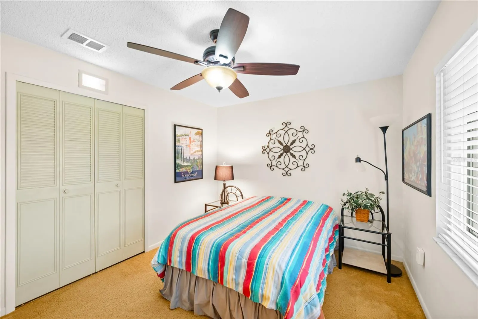 Bedroom 3 with built-in coset