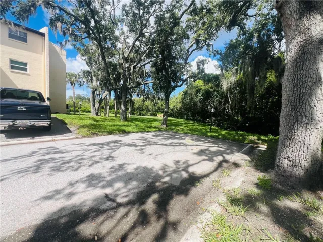 END ROAD OF UNIT VERY PRIVATE