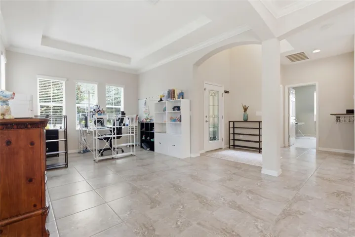 Flex space/sitting room