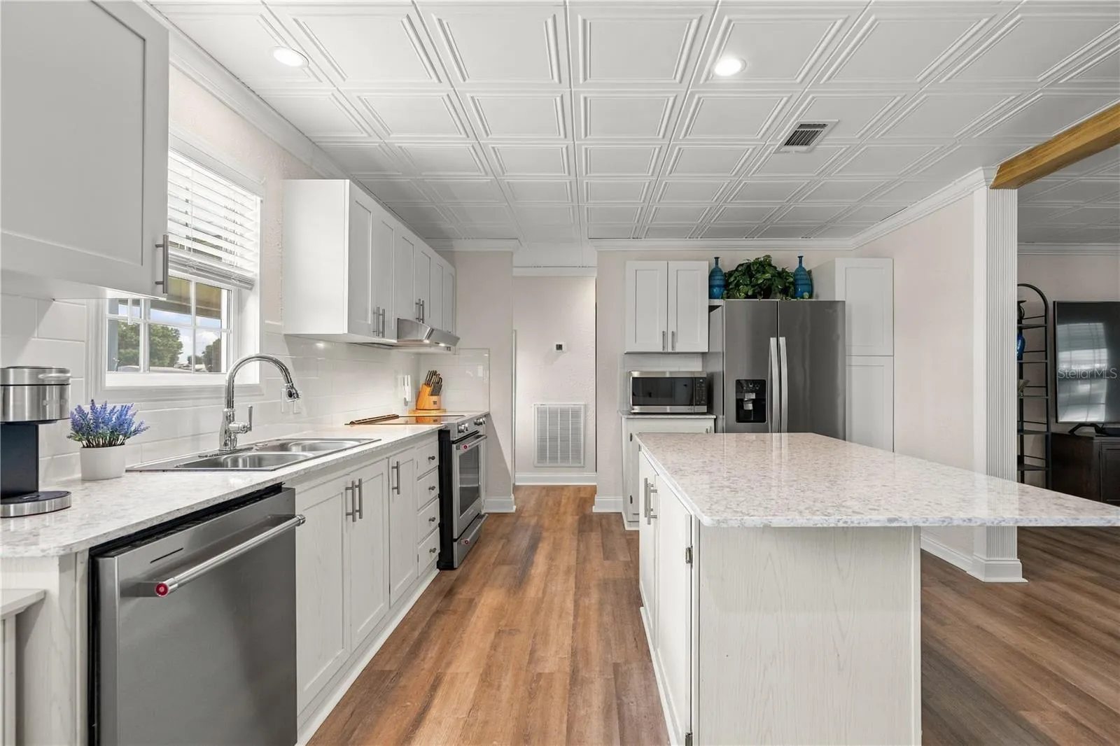 Tons of room for prep and buffet serving