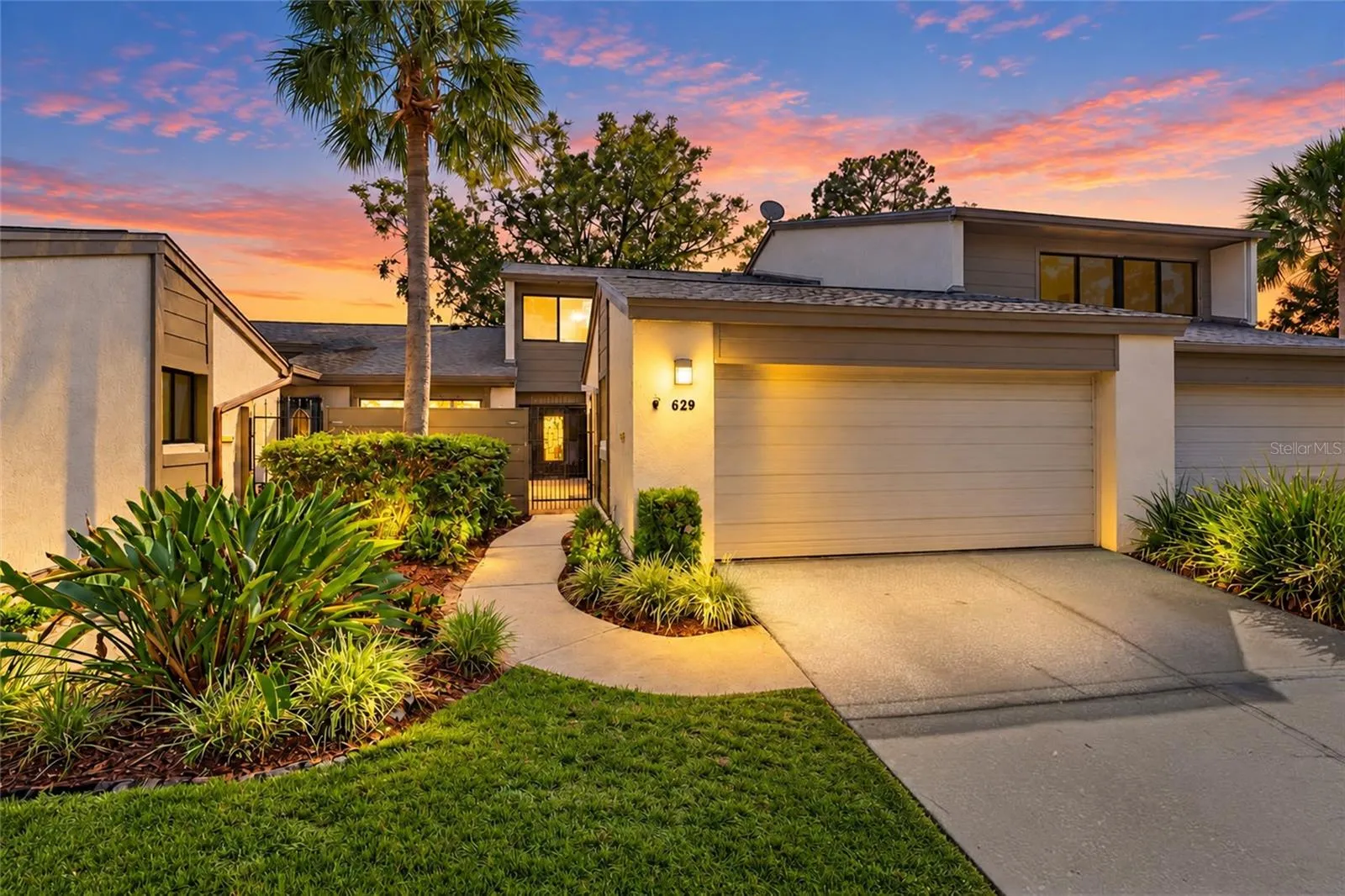 629 Woodridge Rd - Welcome home
