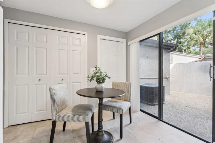 Dinette and front courtyard