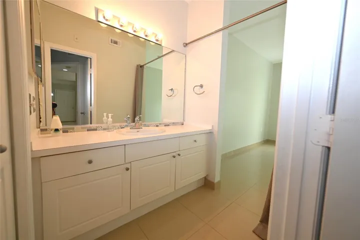 En-suite vanity