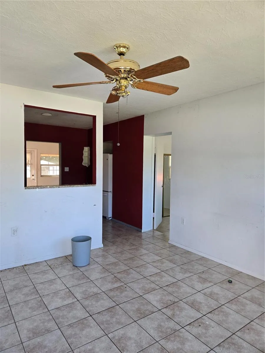 Living Rm pass to Kitchen