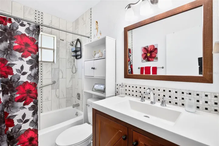 Master En-Suite Bathroom