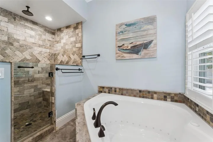 Primary en-suite bath.